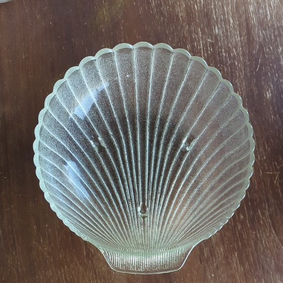 Glass Shell-Shaped Decorative Plate - Picture 1 of 5